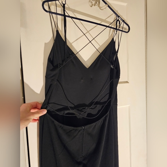 B. Smart Black Strappy High Slit Dress - Picture 3 of 3